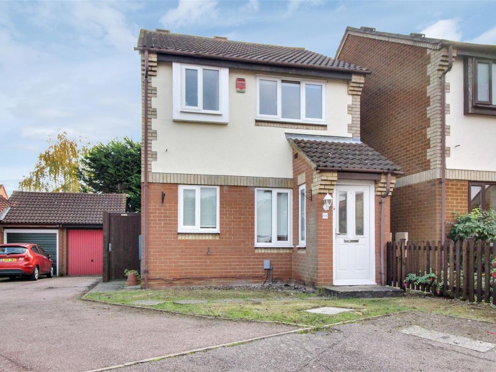 3 bed detached house to rent in Cassandra Gate, Cheshunt, Waltham Cross EN8, £1,700 pcm