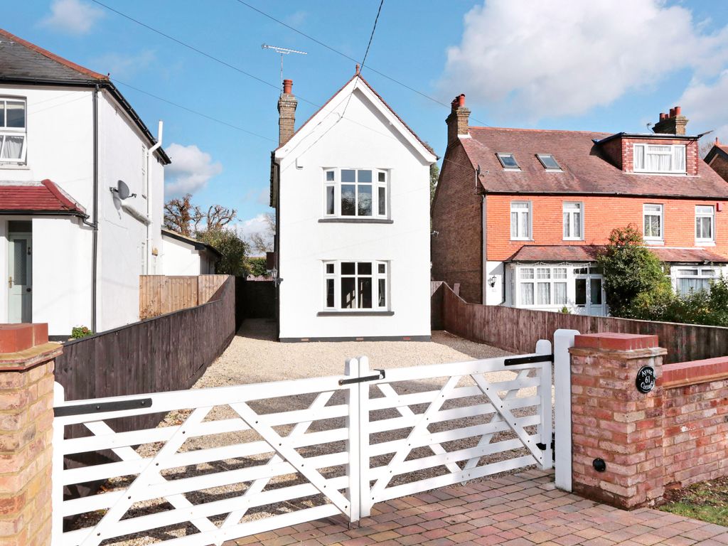 3 bed detached house for sale in Straight Bit, Flackwell Heath HP10, £750,000
