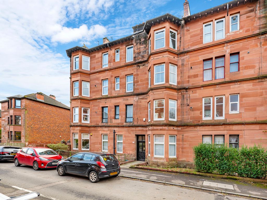 1 bed flat for sale in Ledard Road, Battlefield, Glasgow G42, £130,000