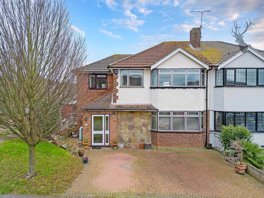 4 bed property for sale in Purlieu Way, Theydon Bois, Epping CM16, £975,000