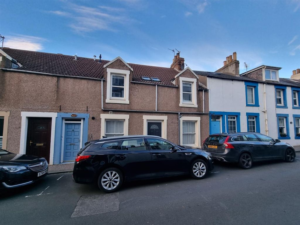 2 bed flat to rent in Main Street, Lower Largo, Fife KY8, £600 pcm