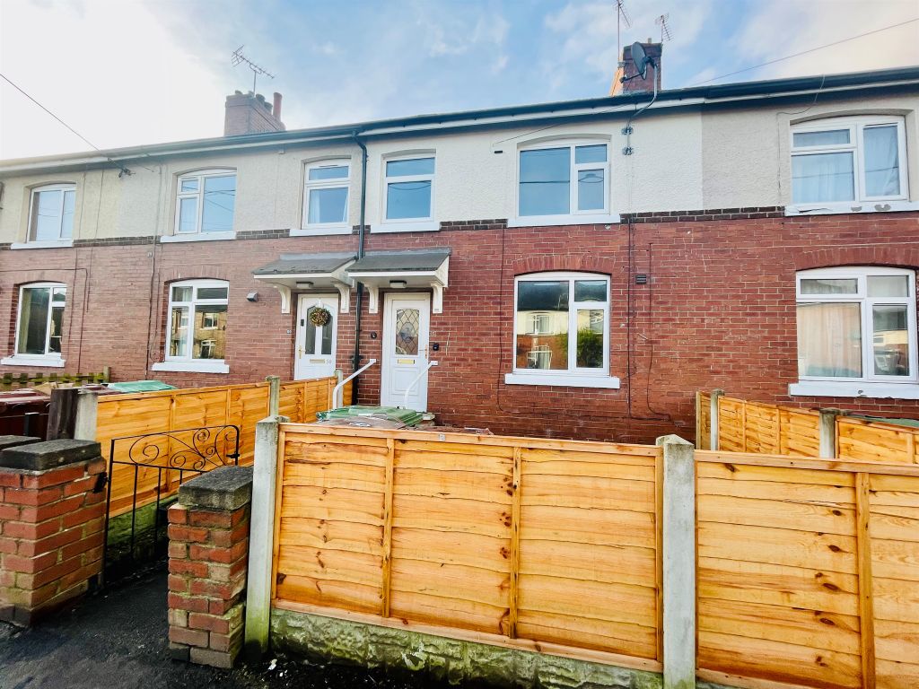 3 bed terraced house for sale in Moorhouse Avenue, Stanley, Wakefield WF3, £110,000
