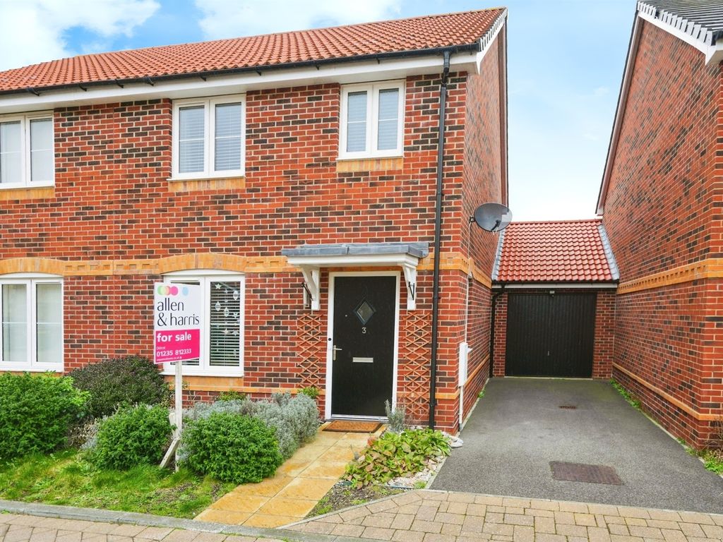 3 bed semi-detached house for sale in Cowslip Gate, Didcot OX11, £390,000