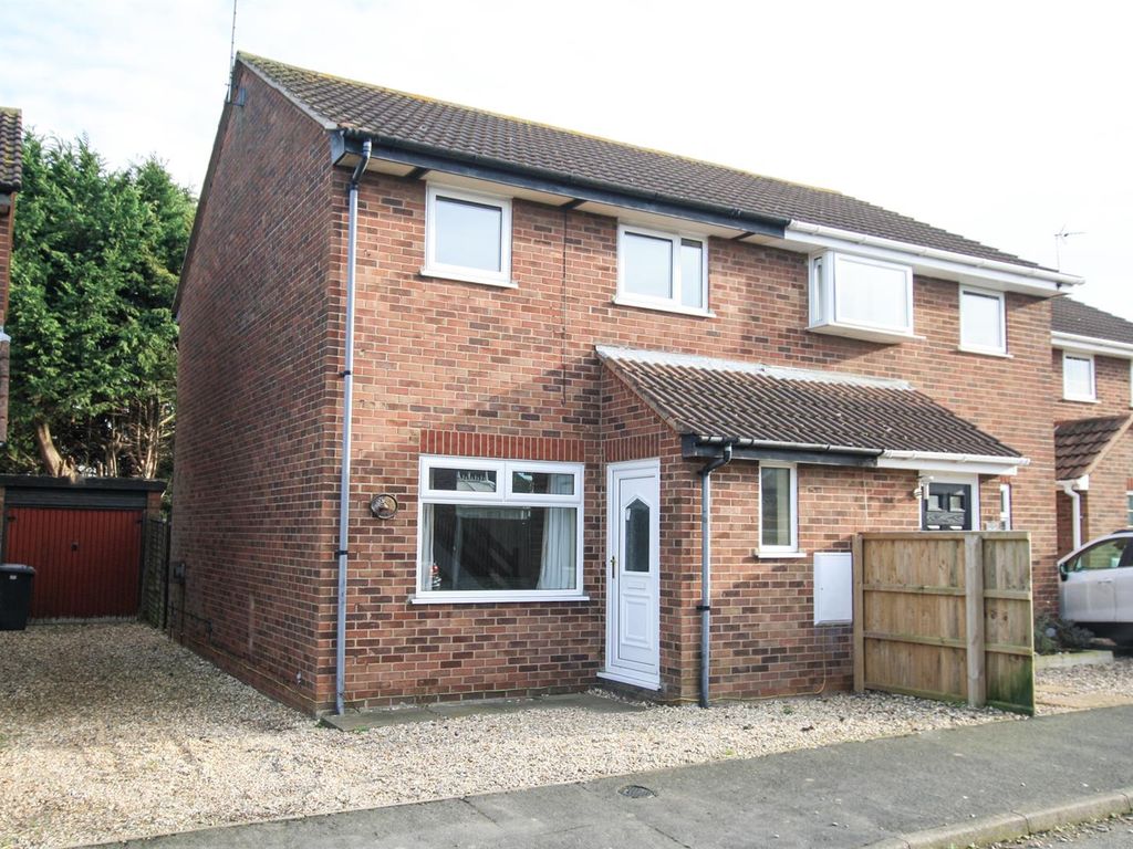 3 bed semi-detached house to rent in Barleycroft, Hemsby, Great Yarmouth NR29, £875 pcm
