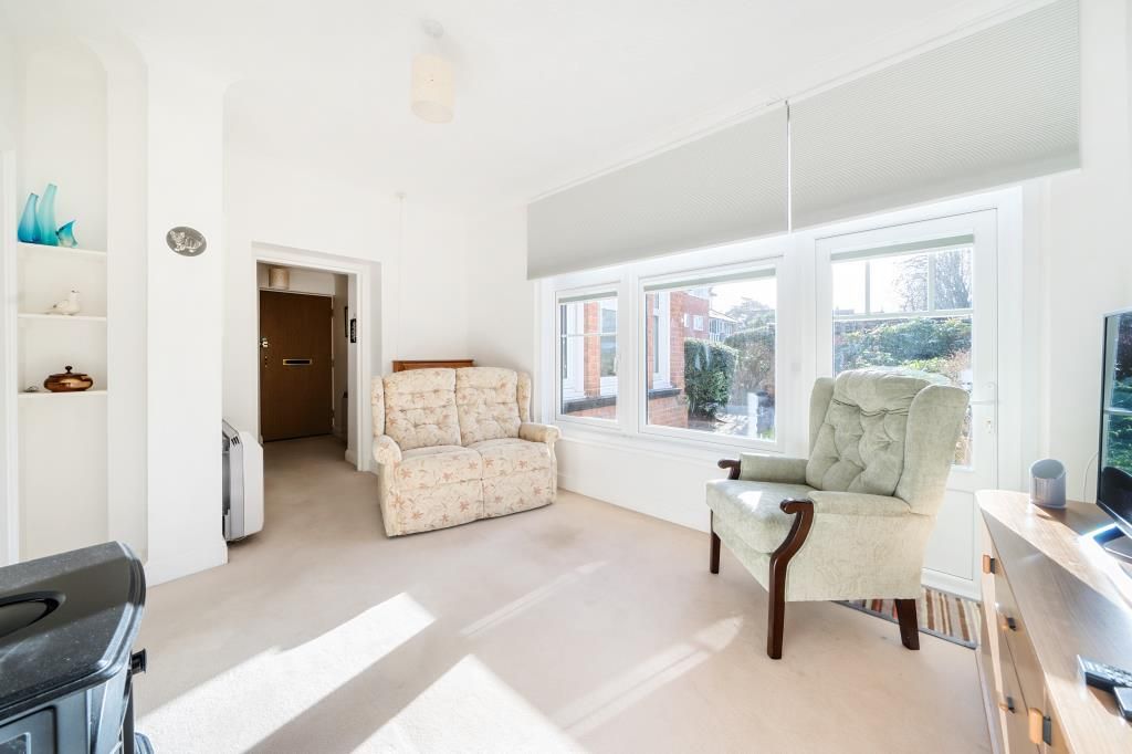 1 bed flat for sale in East Road, Maidenhead SL6, £100,000