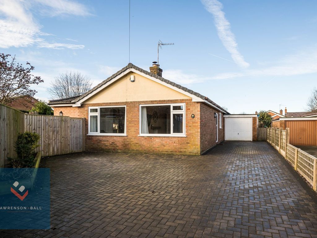 3 bed detached bungalow for sale in Foxhunter Close, Ashton Hayes CH3, £375,000