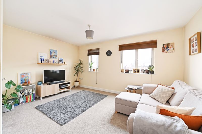 2 bed flat for sale in Halls Court, Woodseats Road, Sheffield S8, £145,000