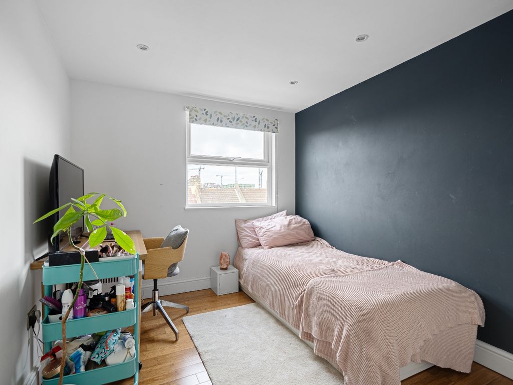 4 bed terraced house for sale in Bannockburn Road, London, Greater London SE18, £550,000
