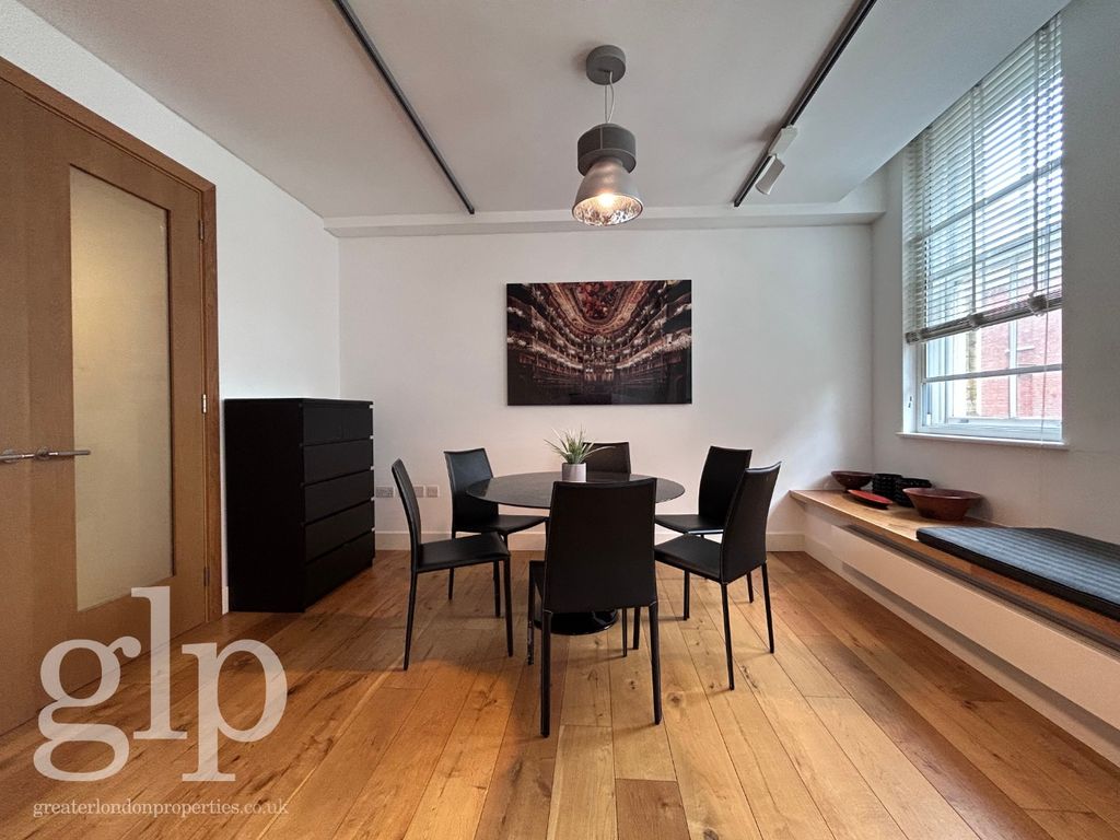 2 bed flat to rent in Great Titchfield Street, London W1W, £4,000 pcm