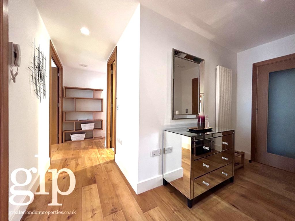 2 bed flat to rent in Great Titchfield Street, London W1W, £4,000 pcm