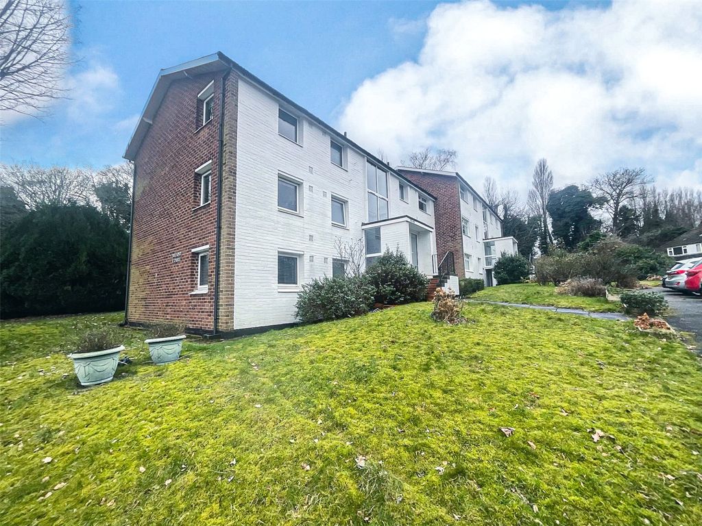 1 bed flat for sale in Pages Close, Sutton Coldfield, West Midlands B75, £139,950
