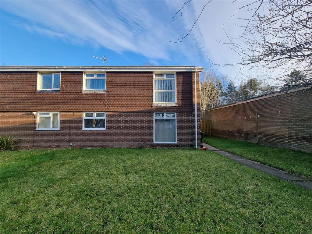 2 bed flat for sale in Wensley Close, Ouston, Chester Le Street DH2, £75,000