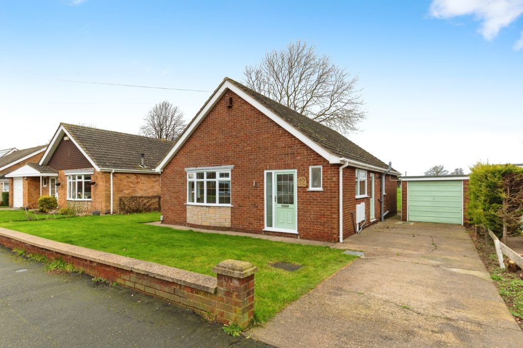 3 bed bungalow for sale in Guernsey Grove, Immingham DN40, £190,000