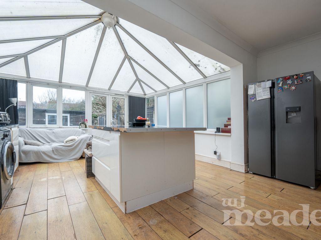 3 bed end terrace house for sale in New Road, London E4, £585,000
