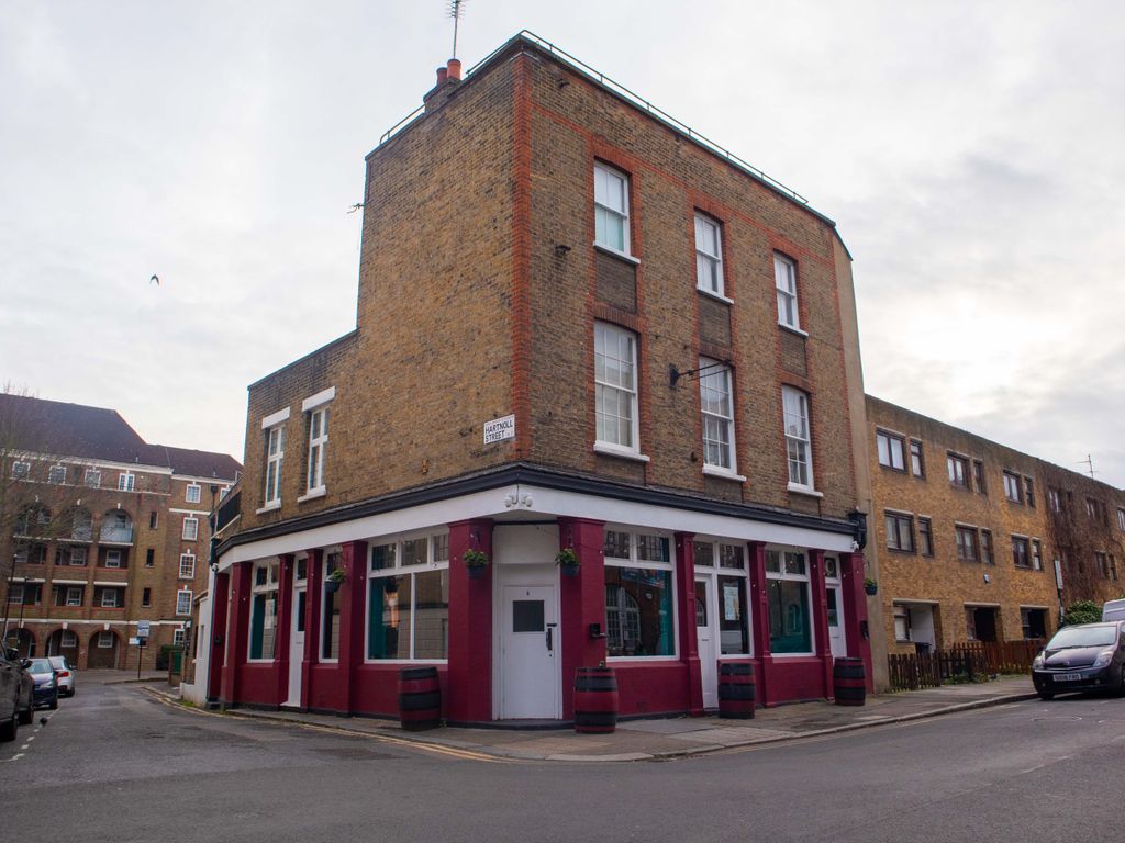 Pub/bar for sale in Eden Grove, London N7, £35,000