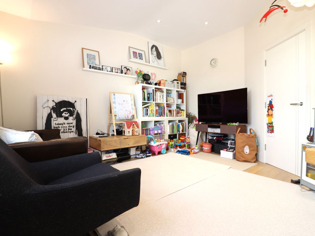 1 bed flat to rent in Barnsbury Lane, Surbiton KT5, £1,300 pcm