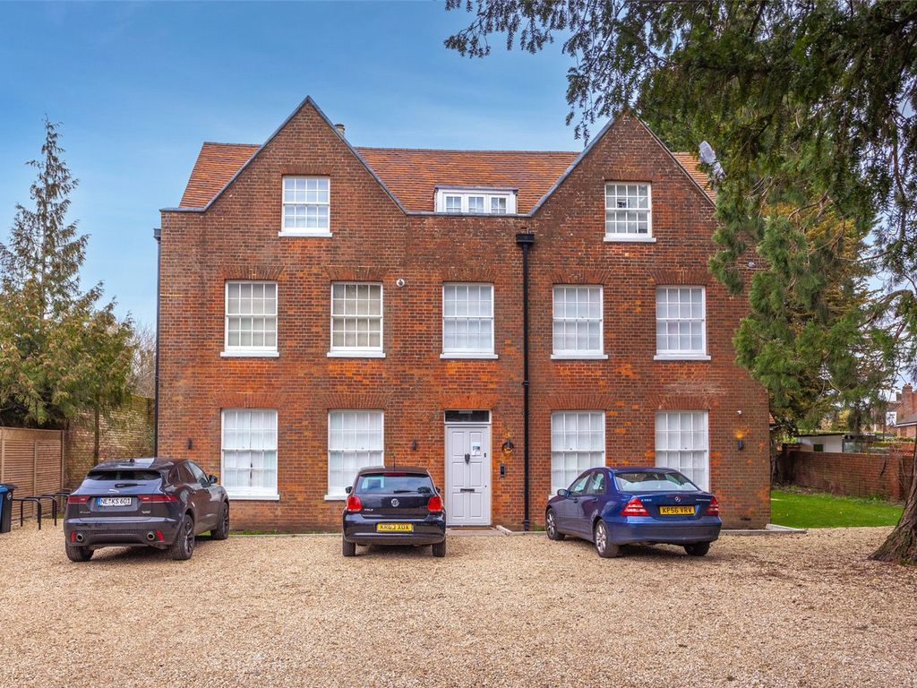 2 bed flat for sale in Cressex Road, High Wycombe HP12, £425,000
