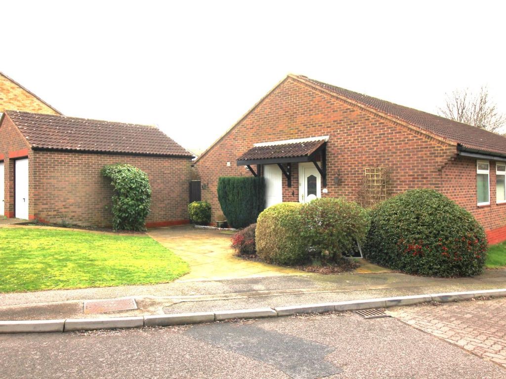 2 bed bungalow for sale in Alexandra Way, Thornbury, Bristol BS35, £370,000