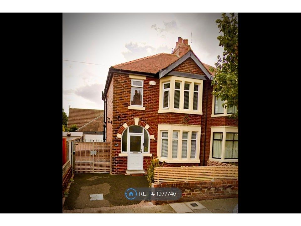 3 bed semi-detached house to rent in Ferndale Avenue, Blackpool FY4, £1,195 pcm