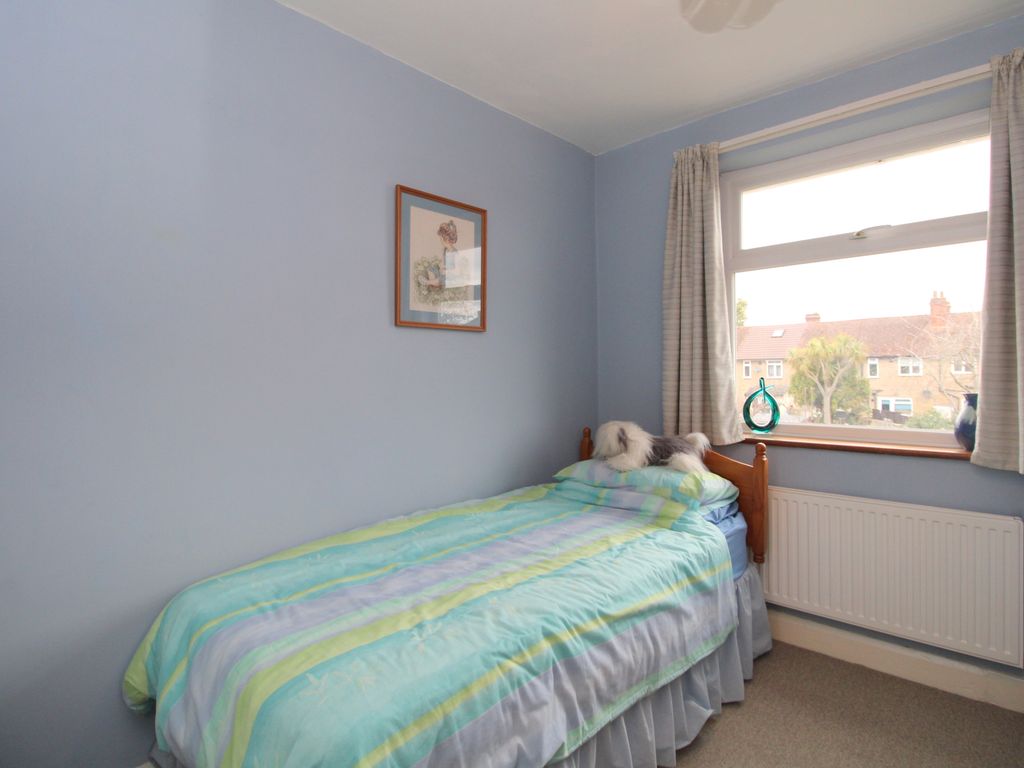 3 bed end terrace house for sale in Ashford Avenue, Ashford TW15, £450,000
