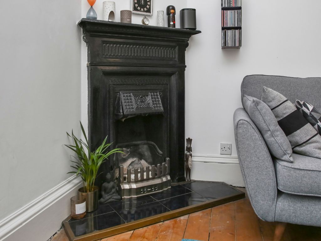 1 bed flat for sale in 16/3 Salamander Street, Leith, Edinburgh EH6, £160,000