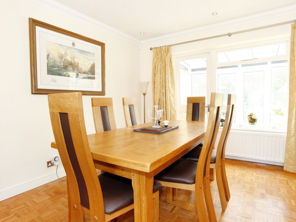 4 bed flat to rent in The Spinney, Beaconsfield HP9, £2,500 pcm