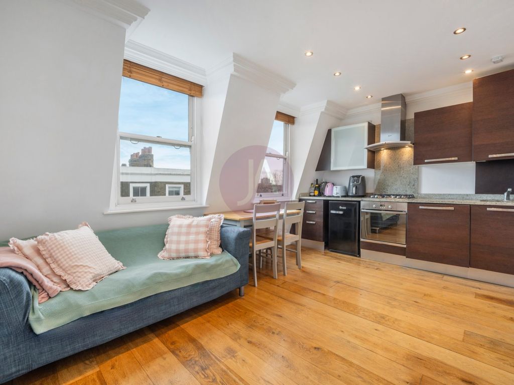 1 bed flat for sale in Kentish Town Road, Kentish Town, London NW5, £425,000
