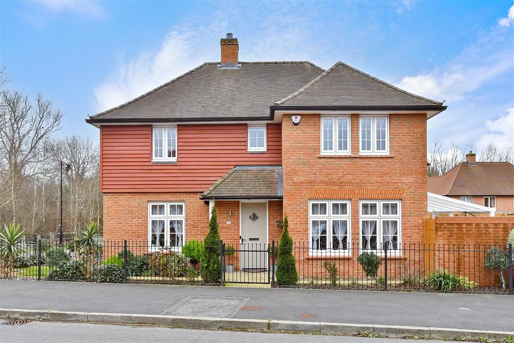 4 bed detached house for sale in Marrelsmoor Avenue, Waterlooville, Hampshire PO7, £380,000