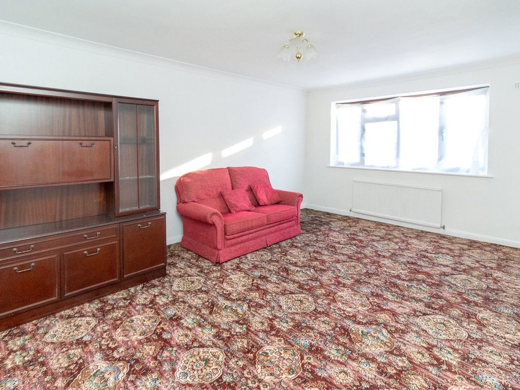 2 bed flat for sale in Whitchurch Lane, Edgware HA8, £325,000