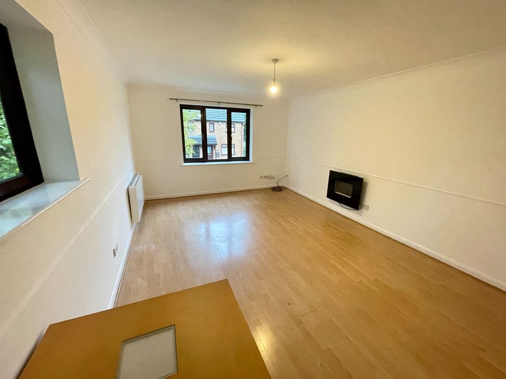 3 bed flat to rent in The Wickets, Luton, Bedfordshire LU2, £1,575 pcm