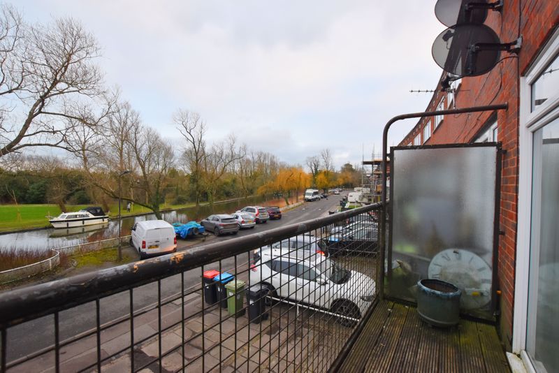 3 bed terraced house for sale in Waterside, Peartree Bridge, Milton Keynes MK6, £290,000