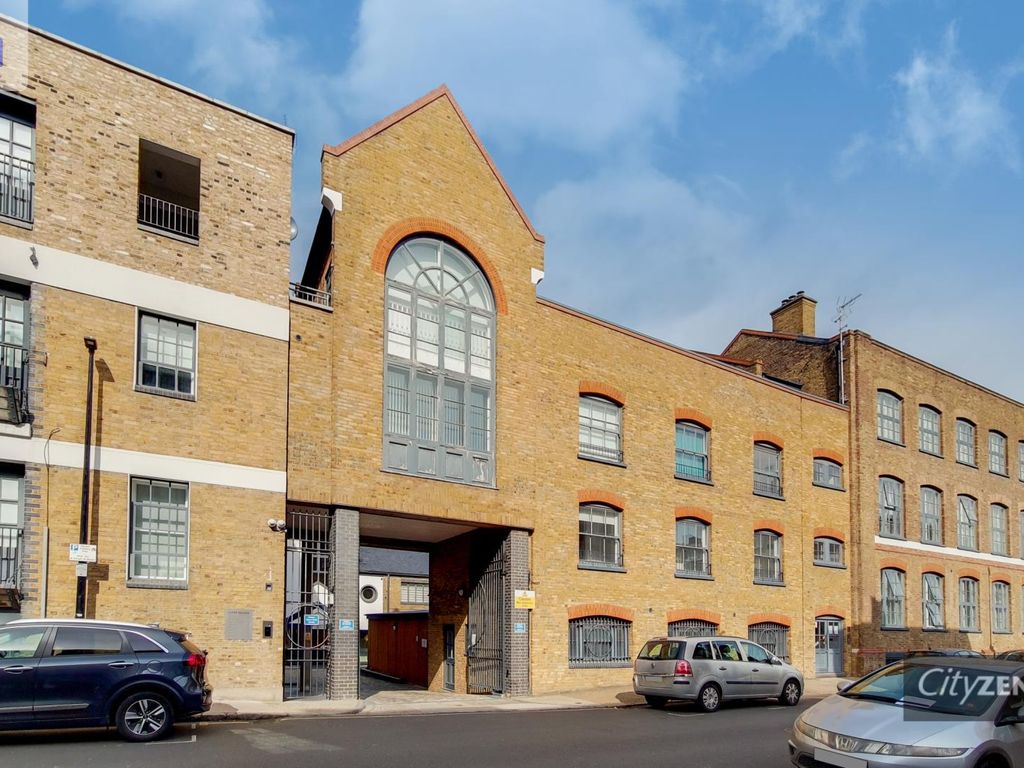 Studio to rent in Sail Loft Court, 10 Clyde Square, London E14, £1,473 pcm