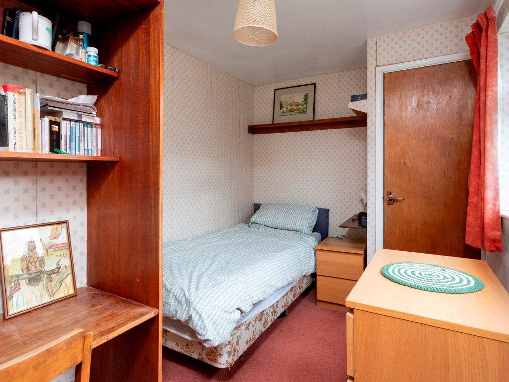 4 bed detached house for sale in Oakdale, Harrogate HG1, £550,000
