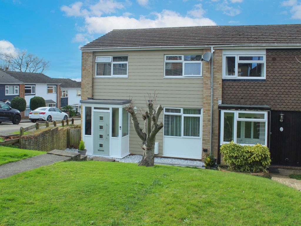 3 bed end terrace house for sale in Wick Lane, Wickford SS11, £350,000