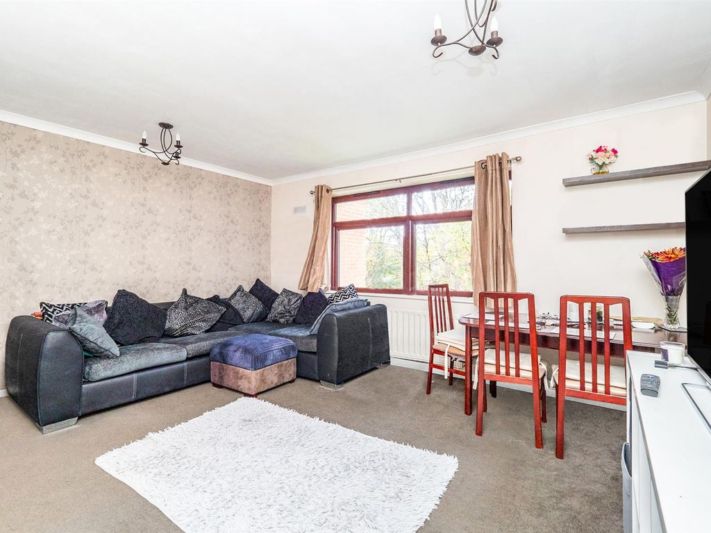 2 bed flat for sale in Hillside Road, Whyteleafe CR3, £280,000
