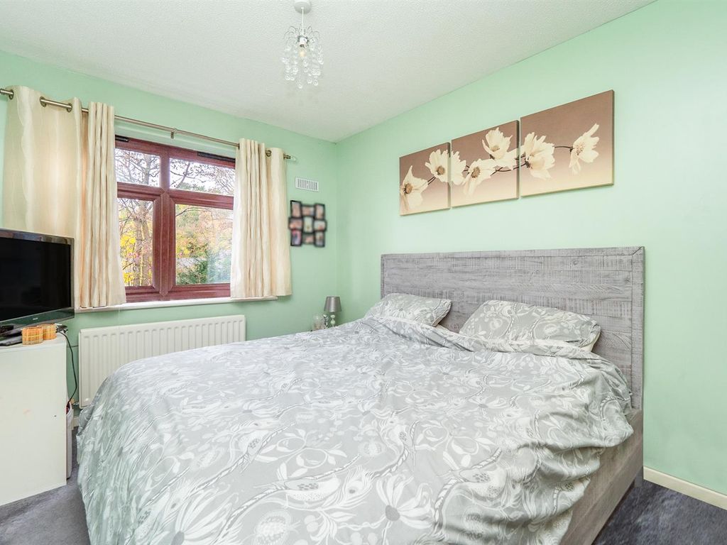 2 bed flat for sale in Hillside Road, Whyteleafe CR3, £280,000