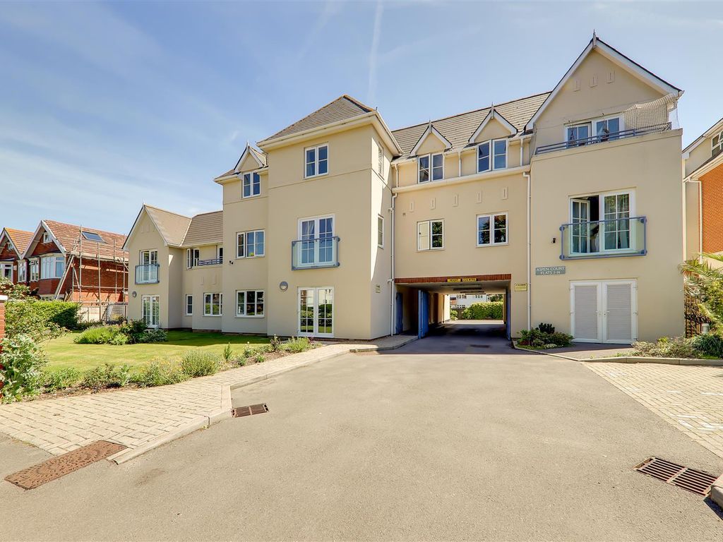 1 bed flat for sale in St. Botolphs Road, Worthing BN11, £235,000