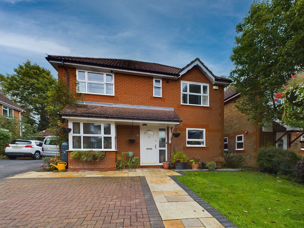 4 bed detached house for sale in Lyndon Gardens, High Wycombe HP13, £615,000