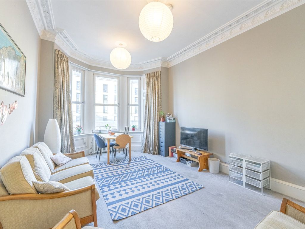 3 bed flat for sale in Elm Row, Edinburgh EH7, £330,000