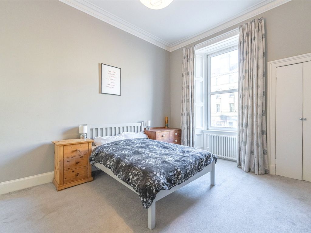 3 bed flat for sale in Elm Row, Edinburgh EH7, £330,000