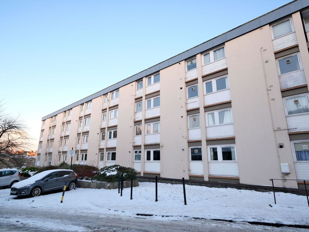 2 bed flat for sale in Whitehouse Street, Aberdeen AB10, £73,000