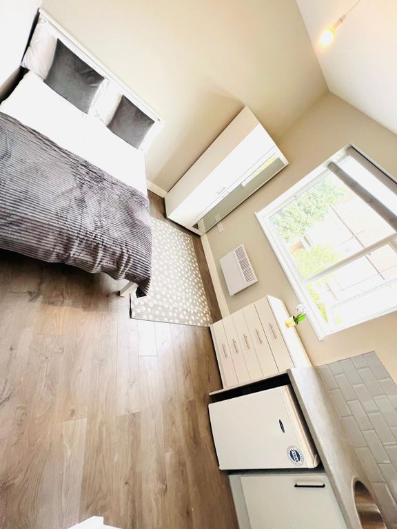 Room to rent in Larbert Road, London SW16, £1,213 pcm