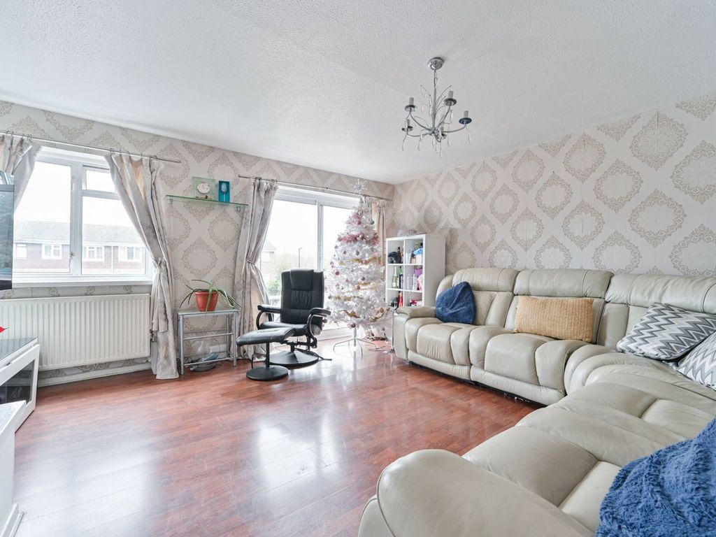 5 bed terraced house for sale in Belgravia Gardens, Bromley BR1, £575,000
