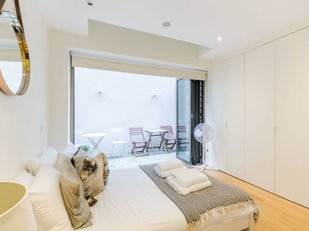 2 bed flat for sale in Gosfield Street, Fitzrovia, London W1W, £1,400,000