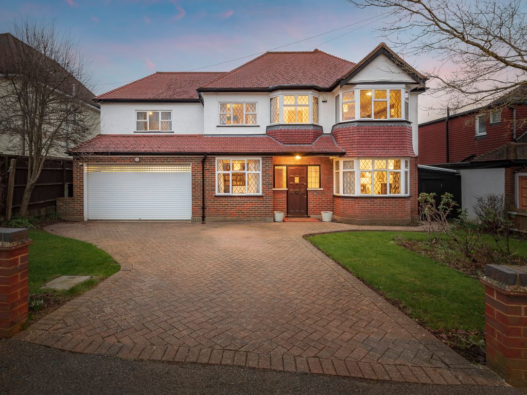 6 bed detached house to rent in Grove Wood Hill, Coulsdon CR5, £4,250 pcm