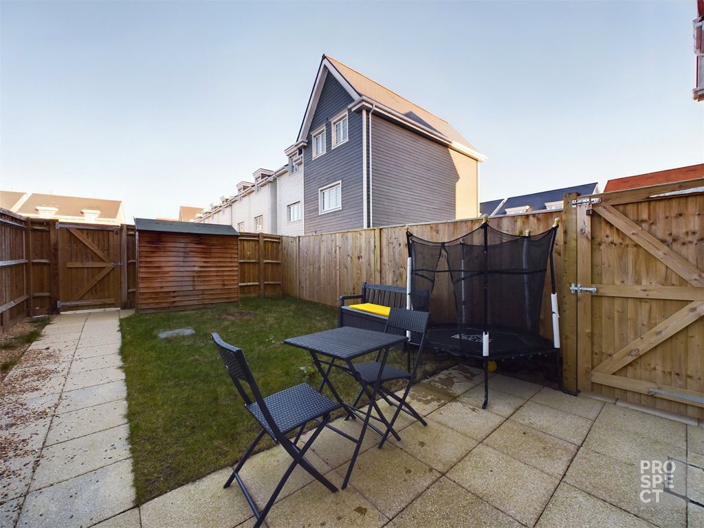 4 bed semi-detached house for sale in Maine Street, Reading, Berkshire RG2, £525,000