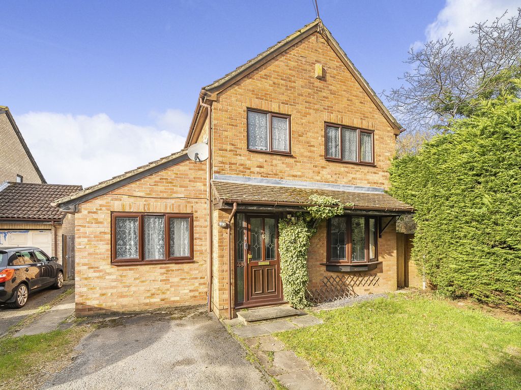 4 bed detached house for sale in Adwell Drive, Reading RG6, £588,000