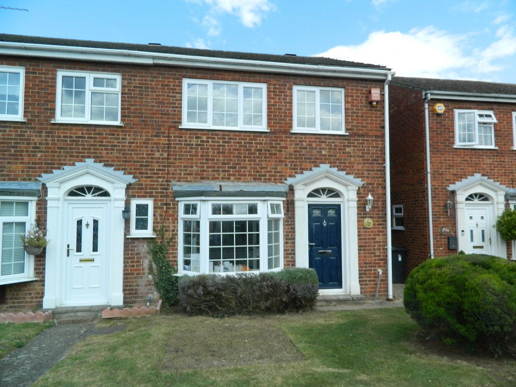 3 bed end terrace house to rent in Cardinals Walk, Taplow, Berkshire SL6, £1,800 pcm