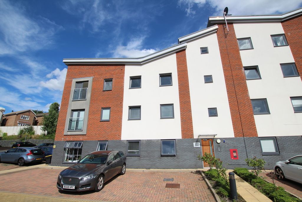 2 bed flat to rent in Baker Court, Lichfield Road, Sutton Coldfield B74, £925 pcm