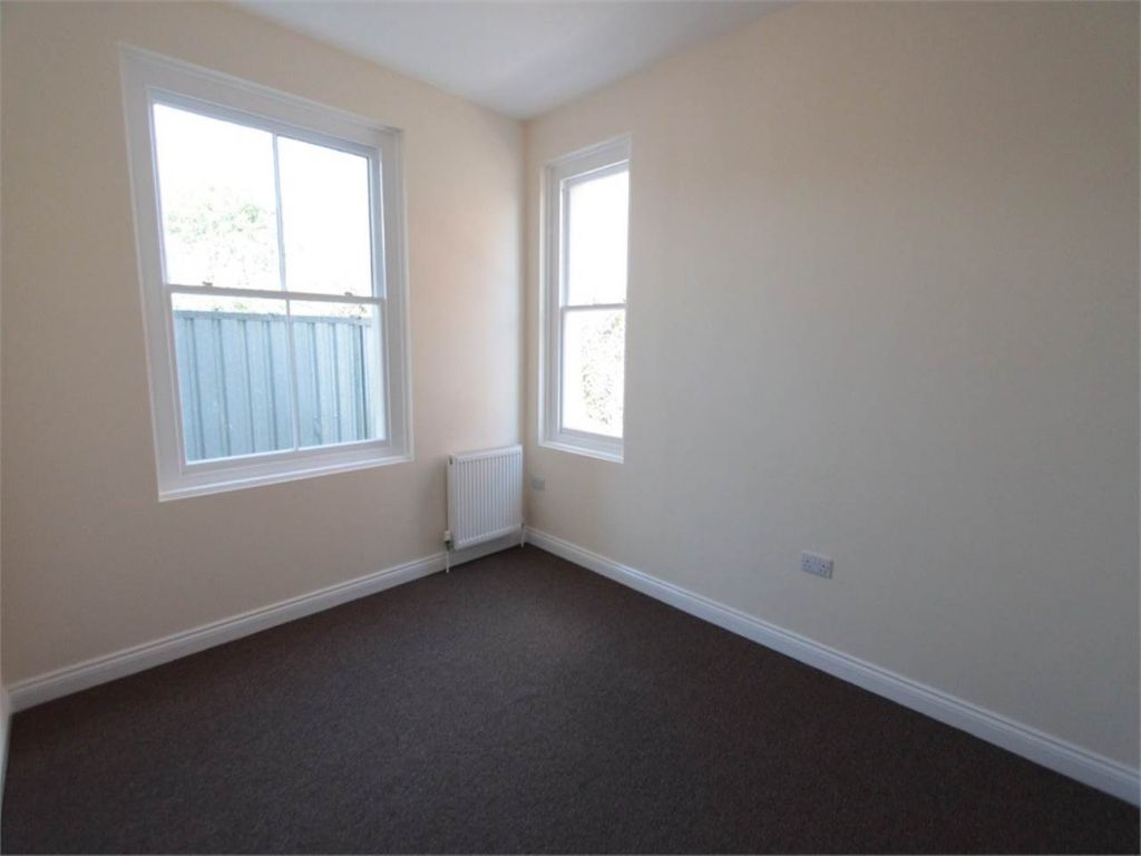 1 bed flat to rent in St John Street, Thornbury, South Gloucestershire BS35, £895 pcm